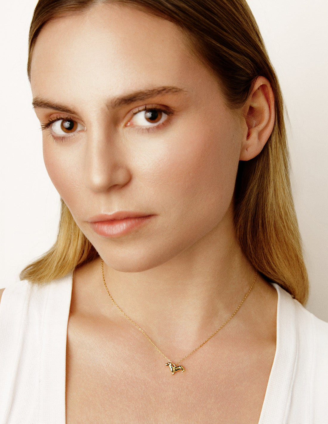 COLLAR LETTA DORADO