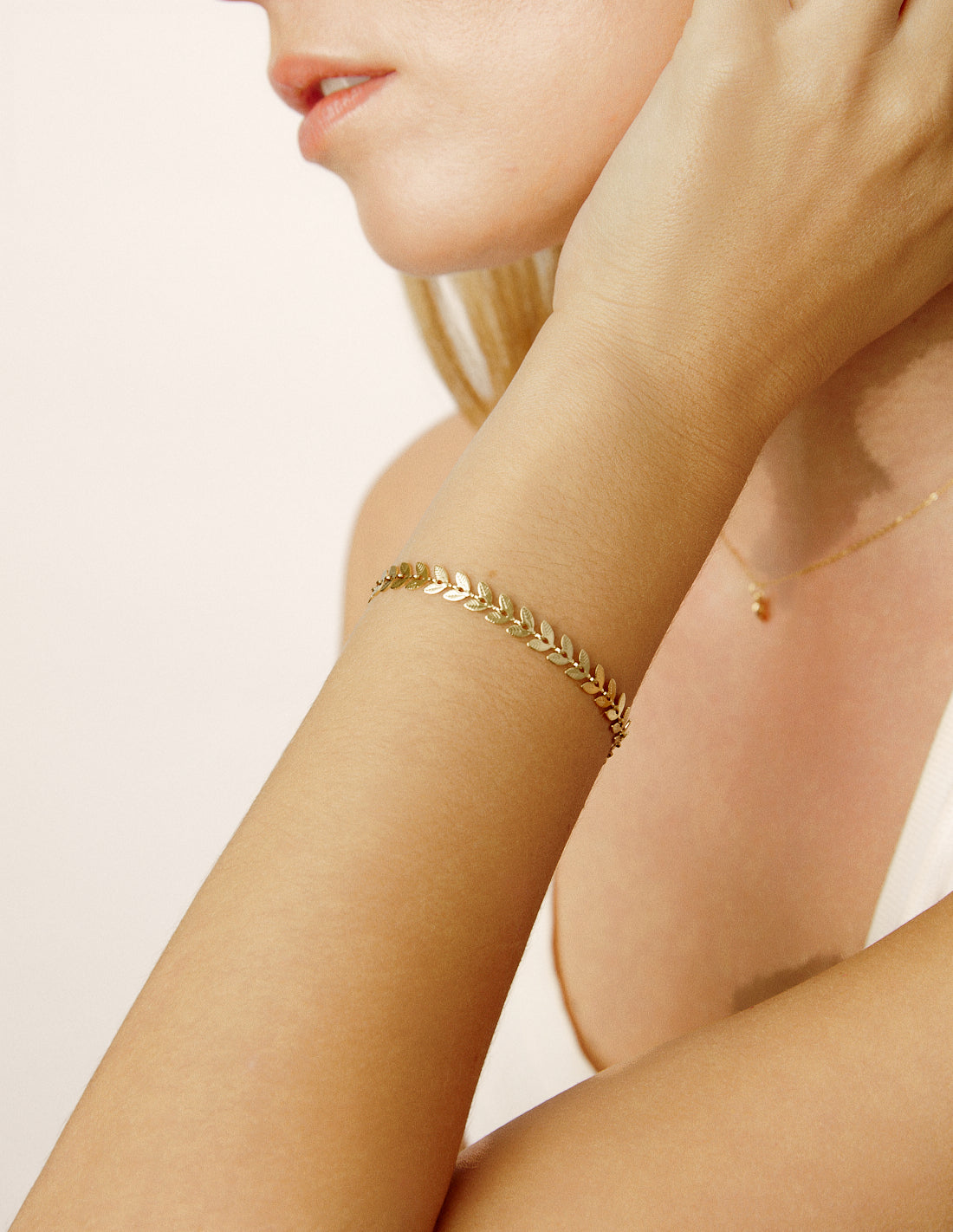 PULSERA NICOLETTA DORADO