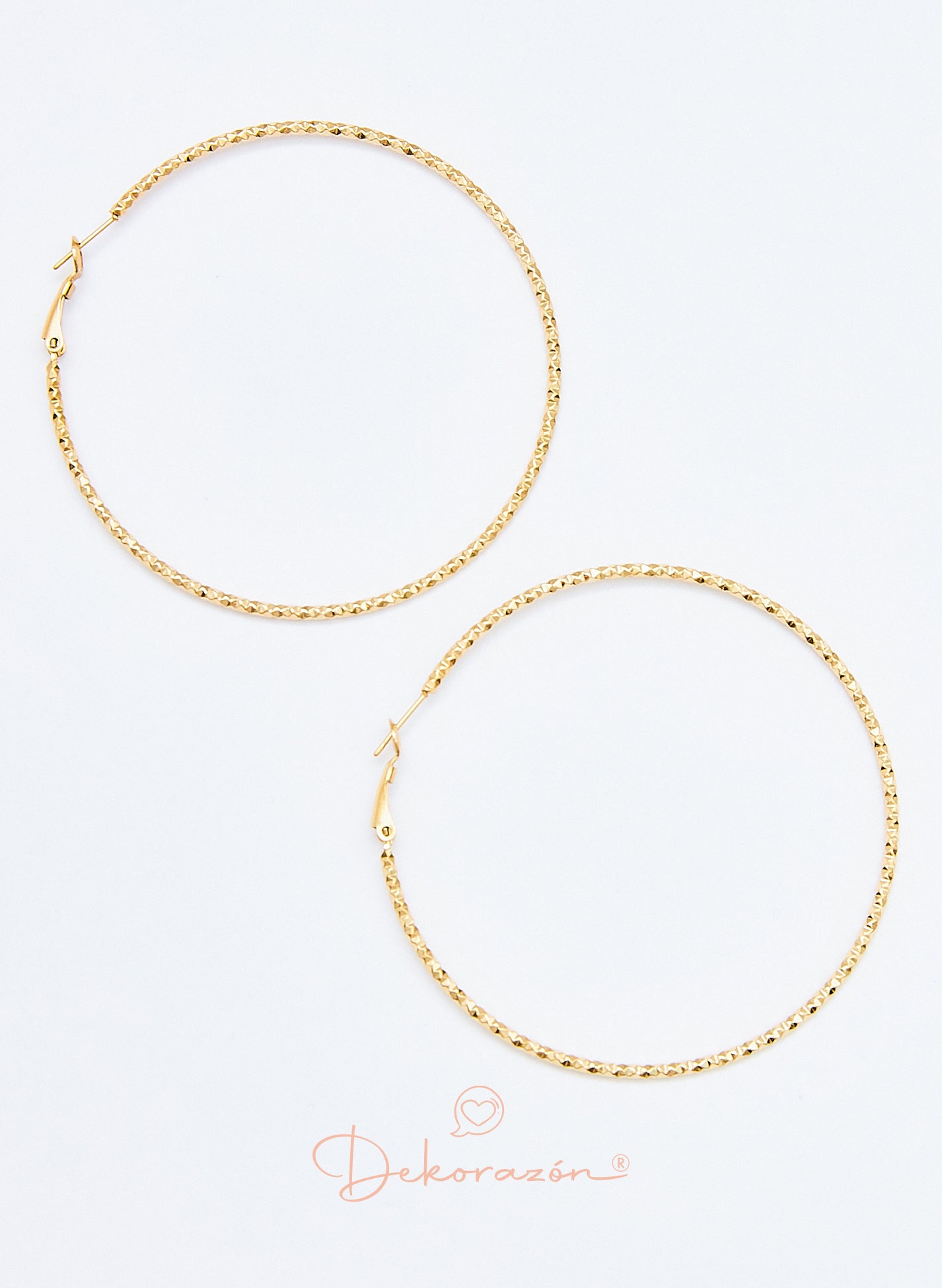 PENDIENTES ARO 70 MM GEOMÉTRICO DORADO