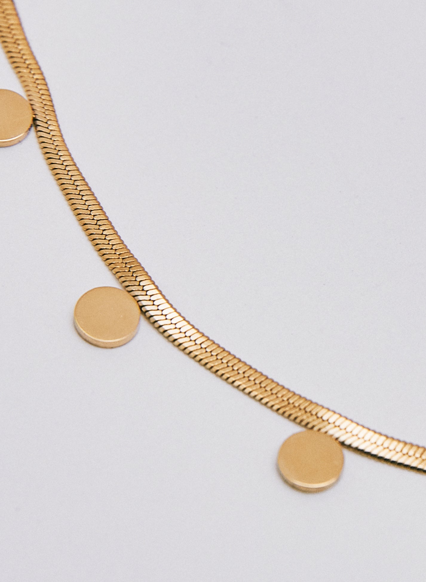 COLLAR CAMELIA DORADO