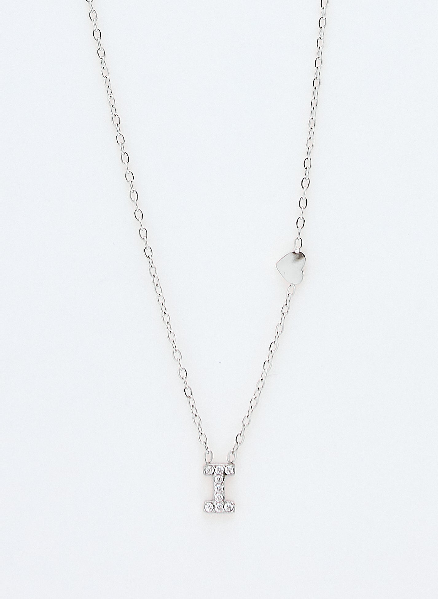 COLLAR INICIAL PLATEADO ABALORIOS