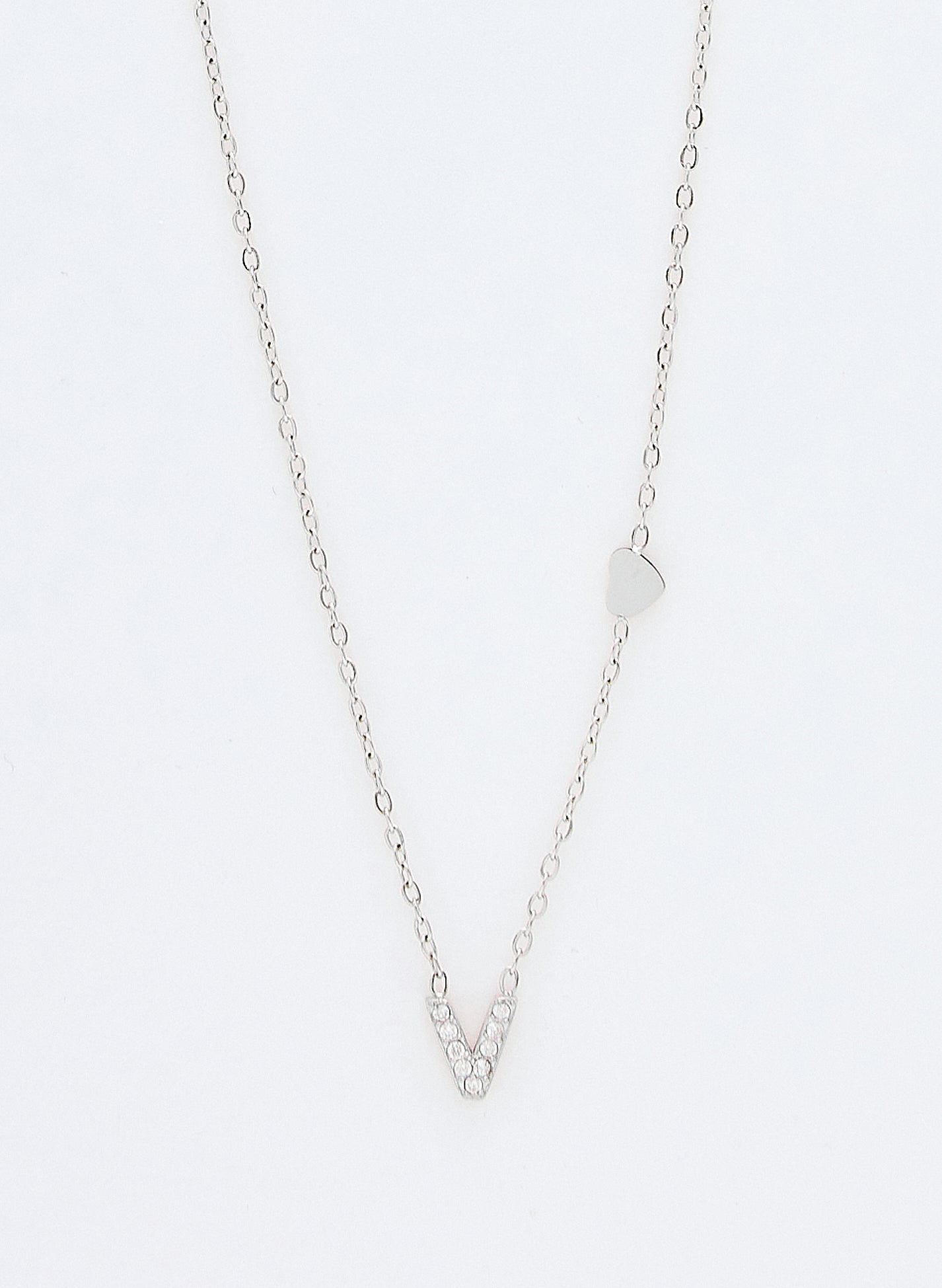 COLLAR INICIAL PLATEADO ABALORIOS
