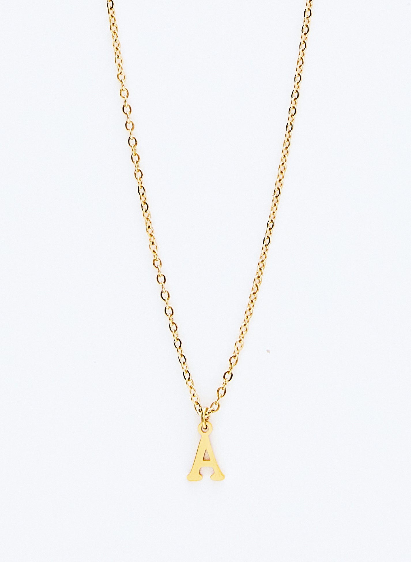 COLLAR INICIAL DORADO