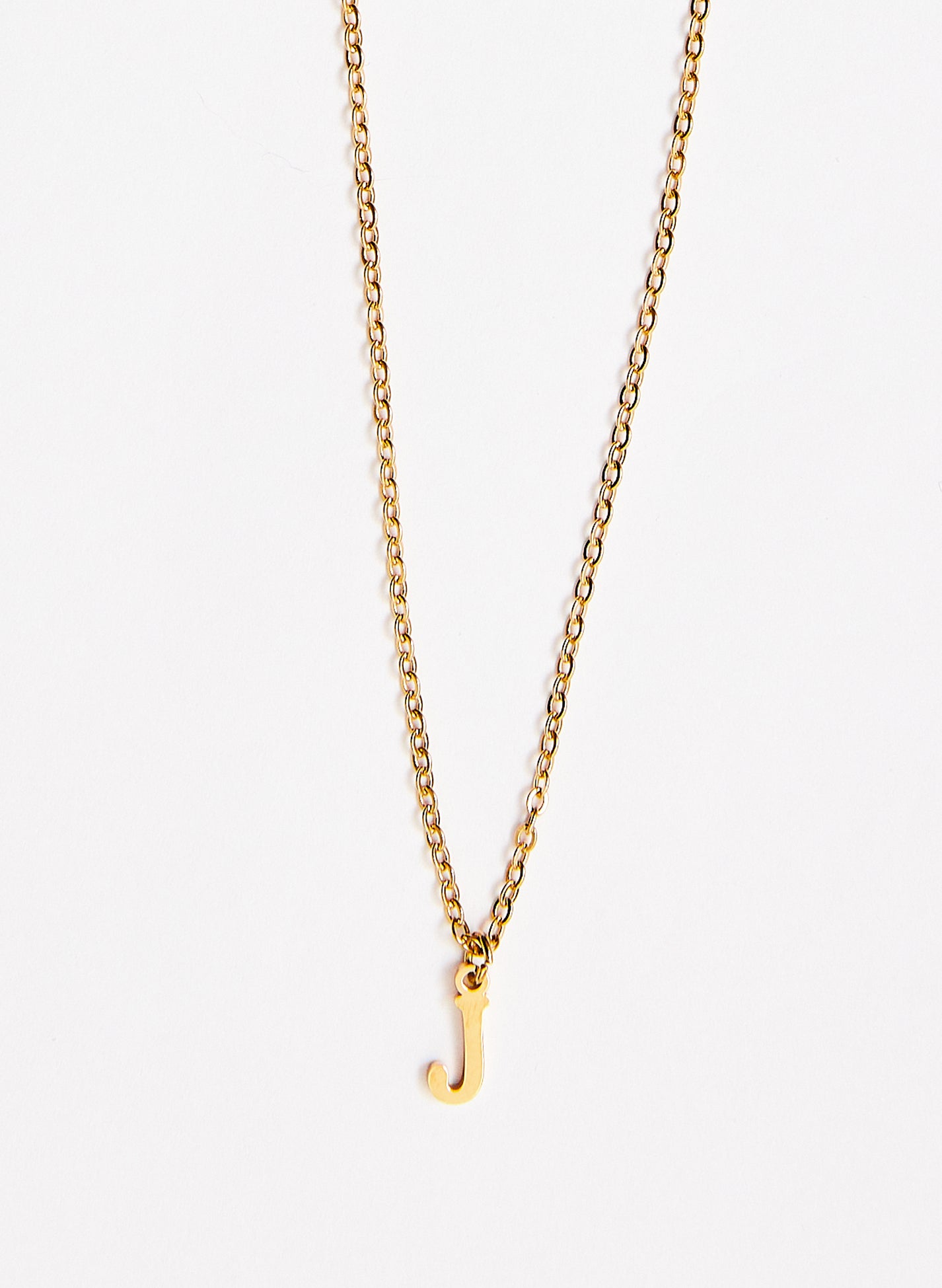 COLLAR INICIAL DORADO