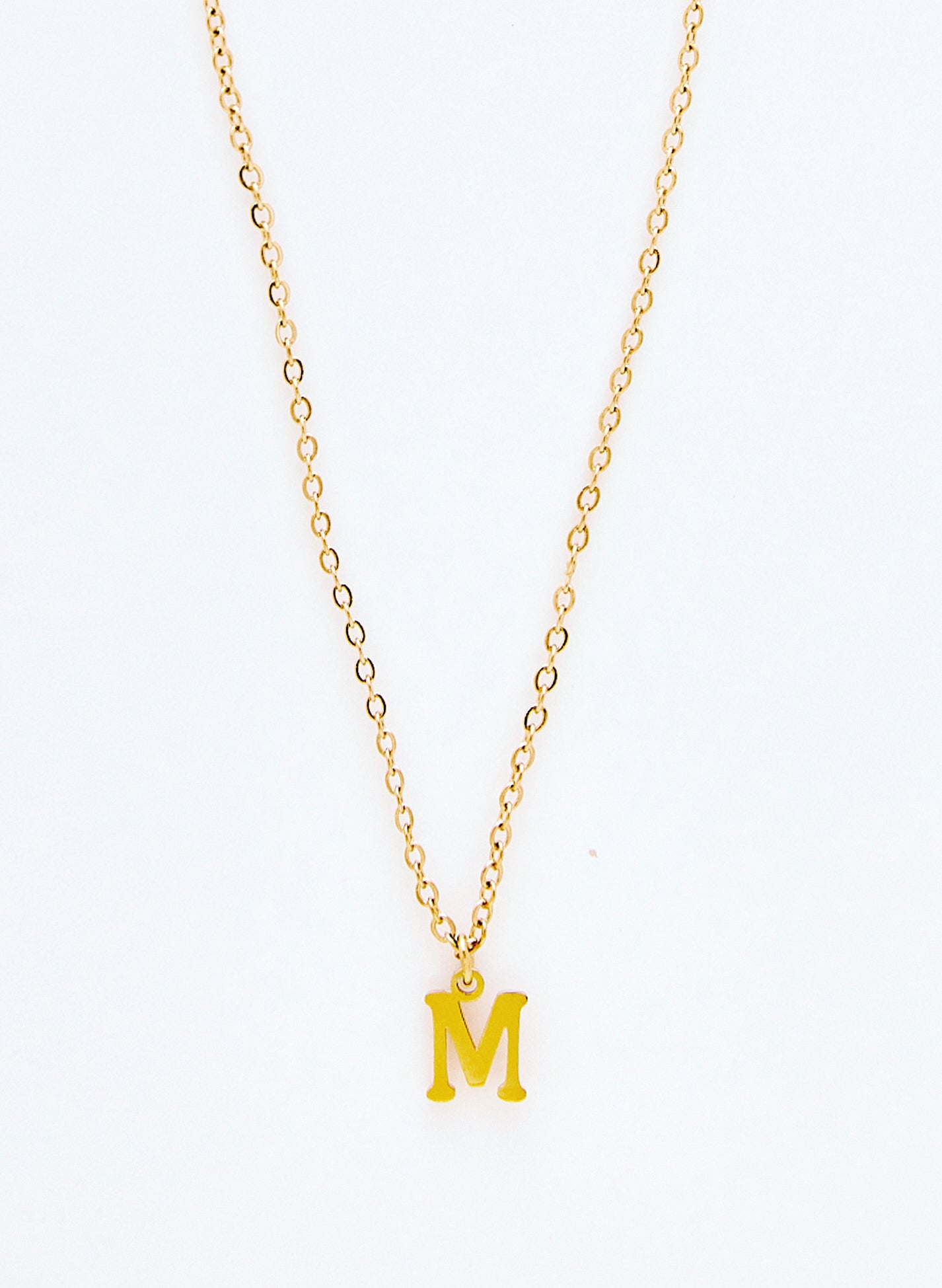 COLLAR INICIAL DORADO
