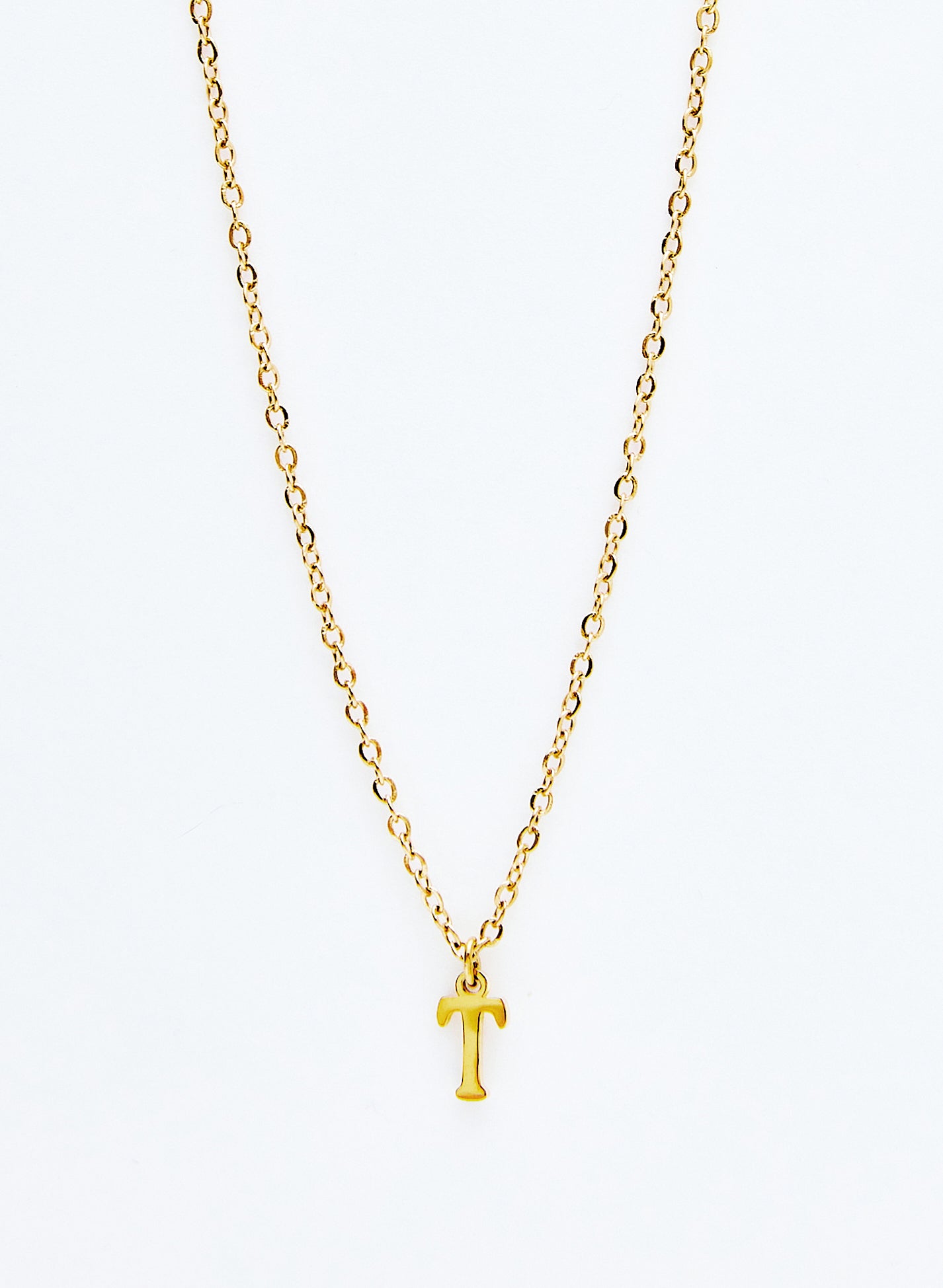 COLLAR INICIAL DORADO