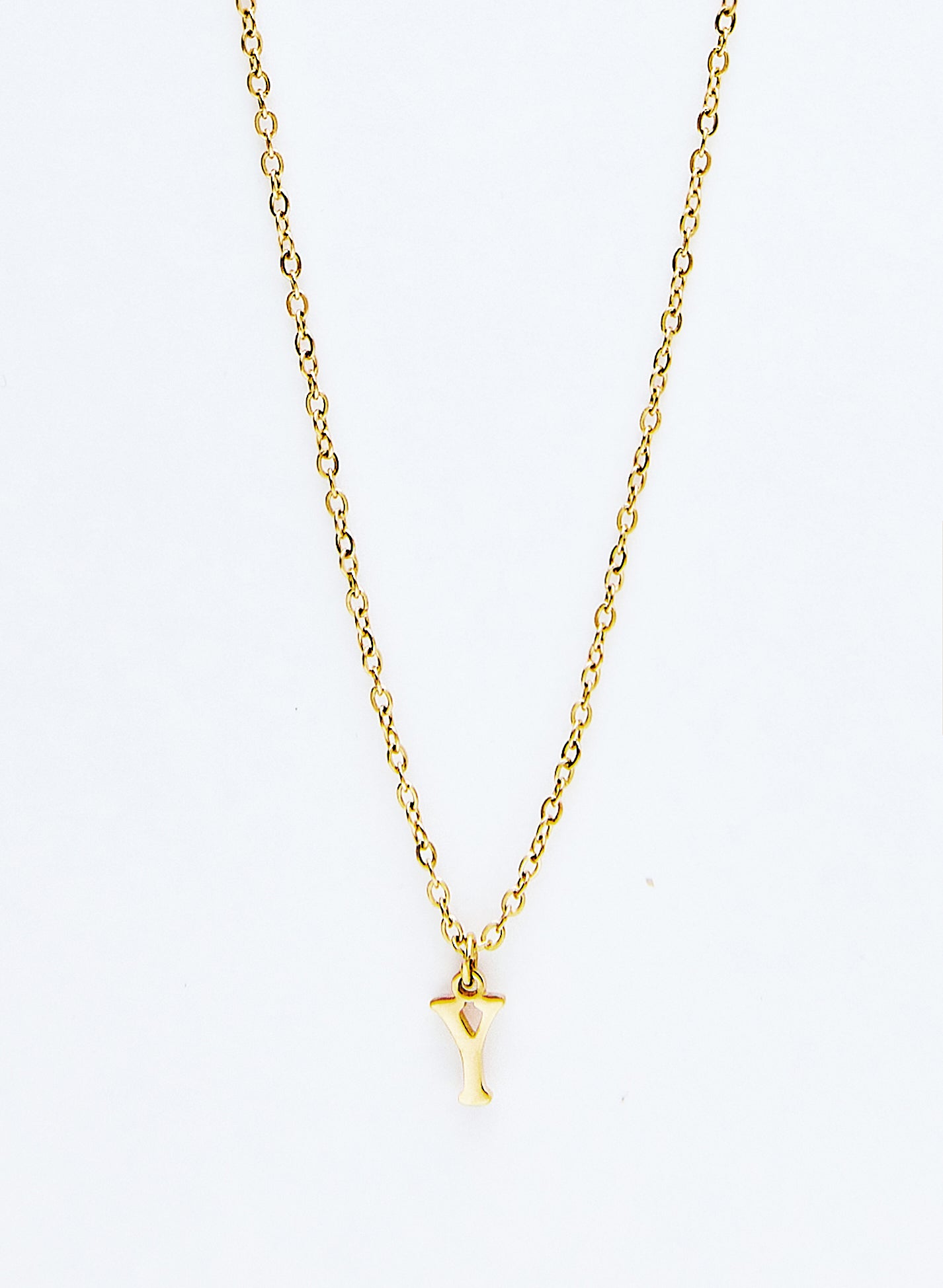 COLLAR INICIAL DORADO