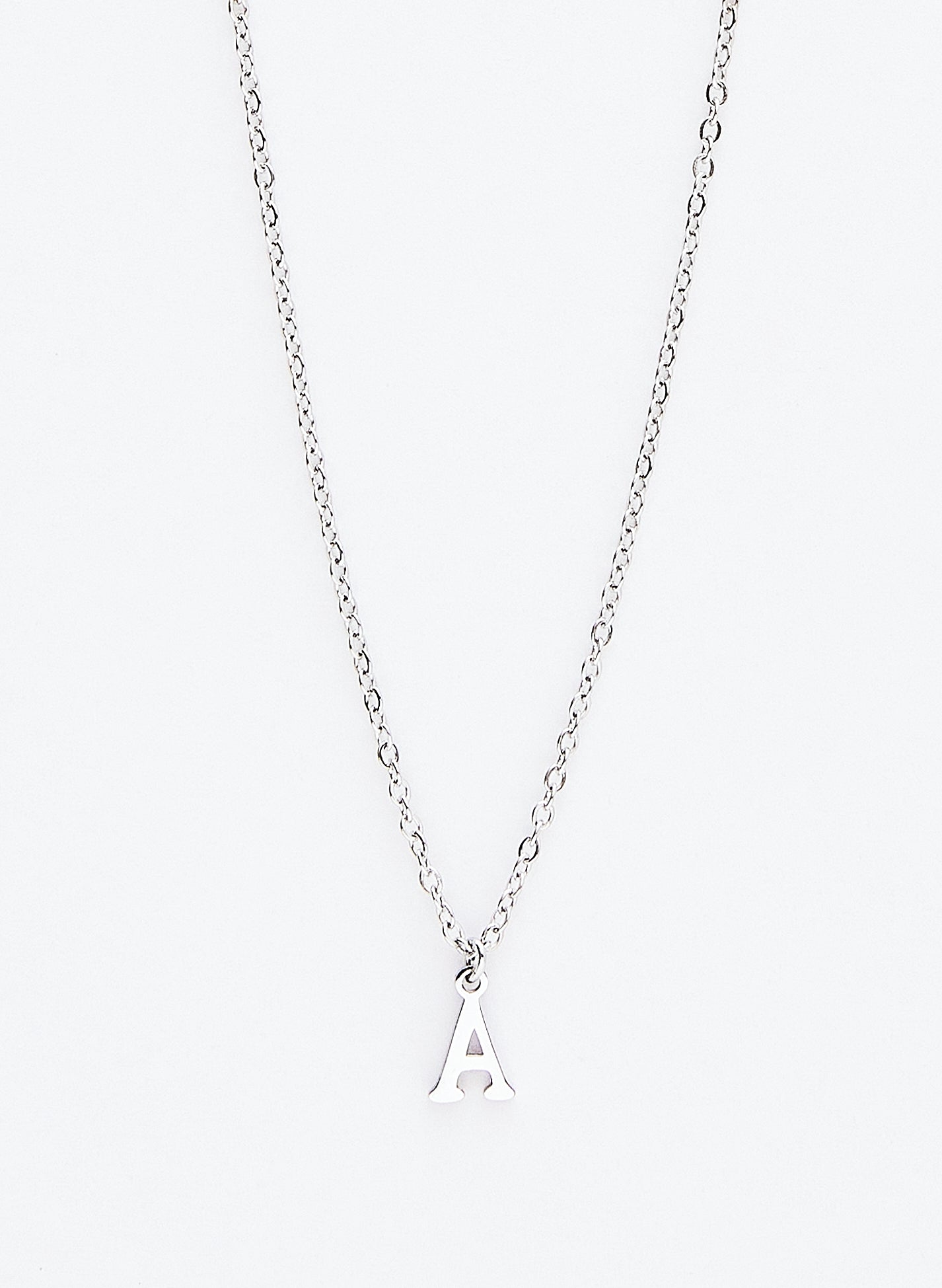 COLLAR INICIAL PLATEADO