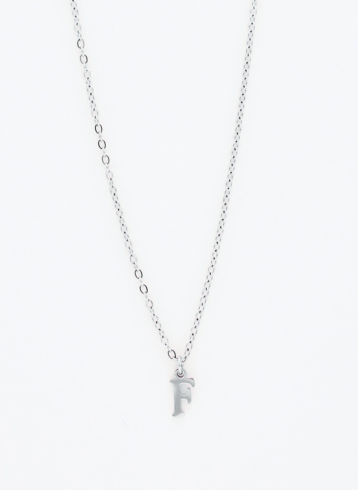 COLLAR INICIAL PLATEADO