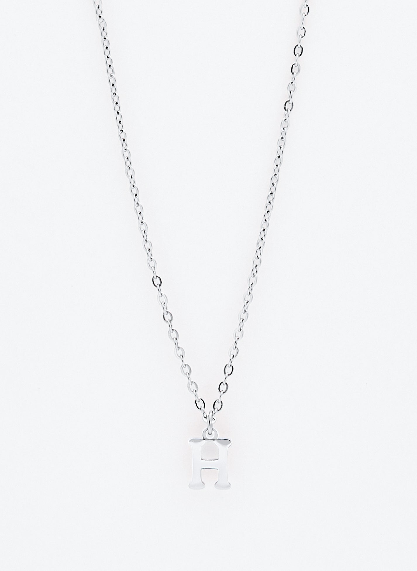 COLLAR INICIAL PLATEADO