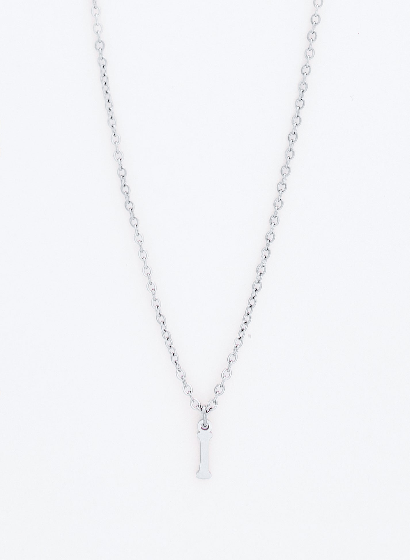 COLLAR INICIAL PLATEADO