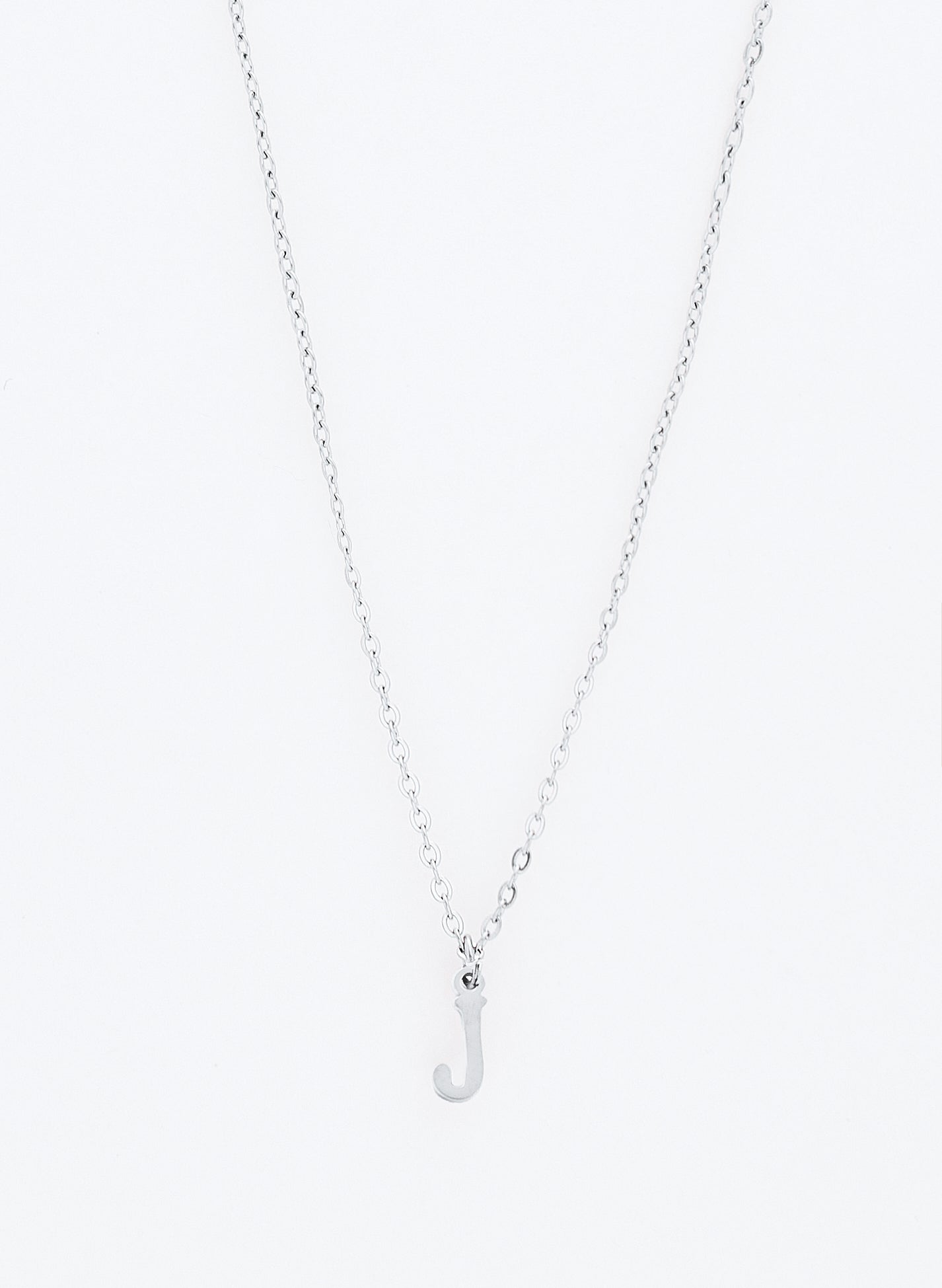 COLLAR INICIAL PLATEADO