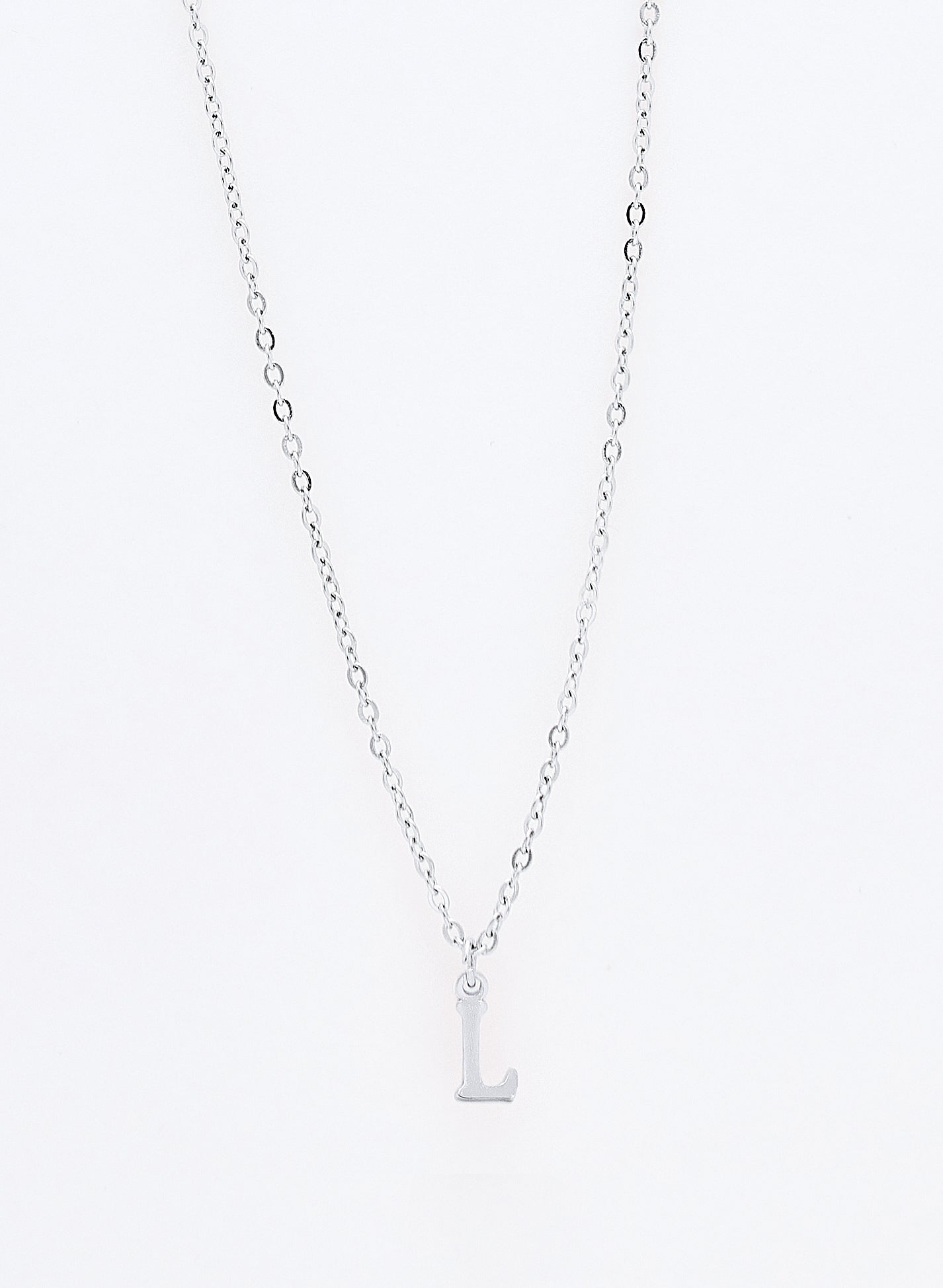 COLLAR INICIAL PLATEADO