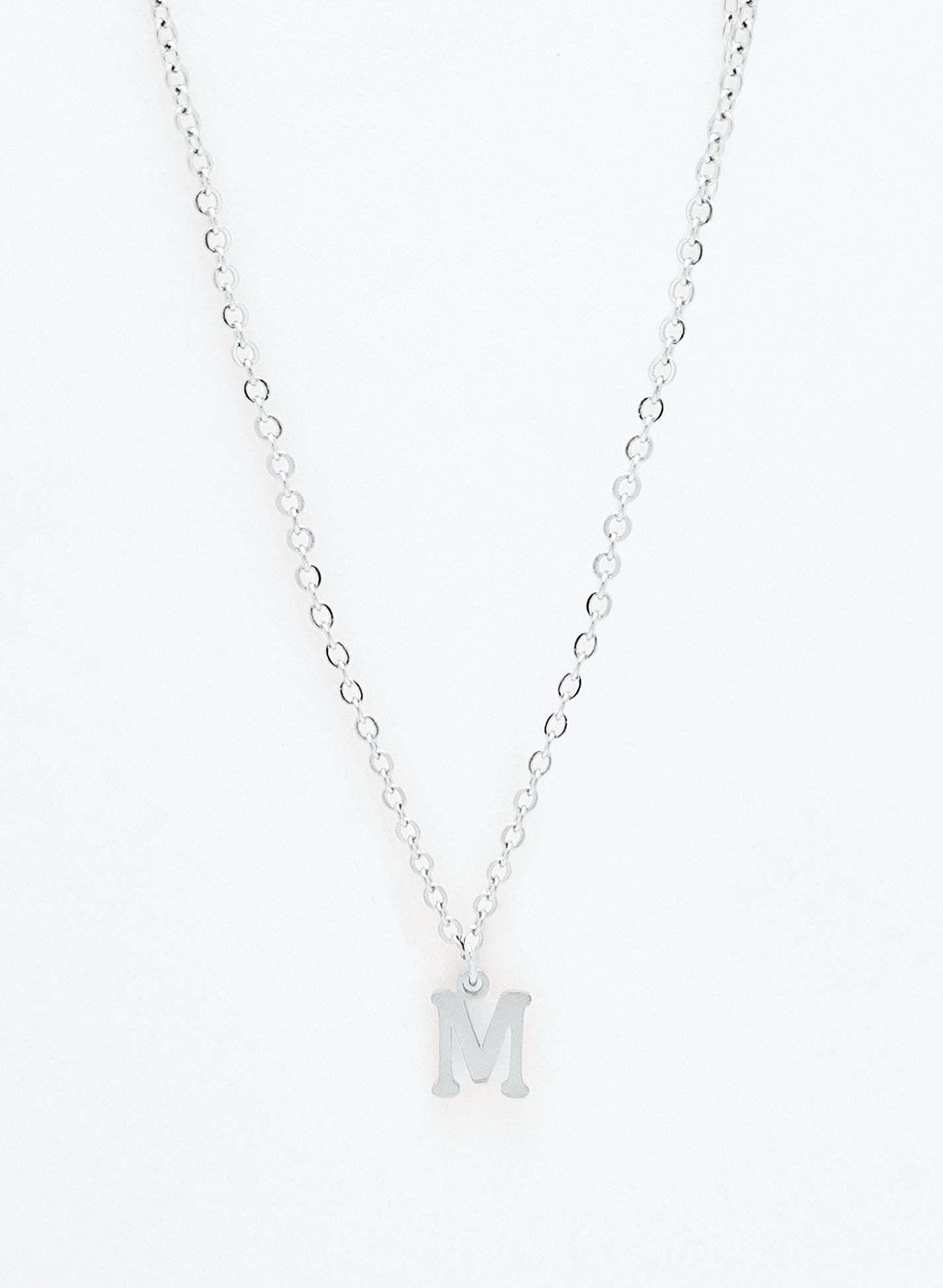 COLLAR INICIAL PLATEADO