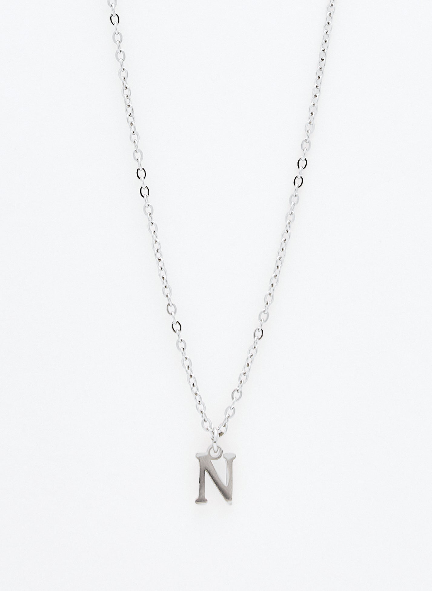 COLLAR INICIAL PLATEADO