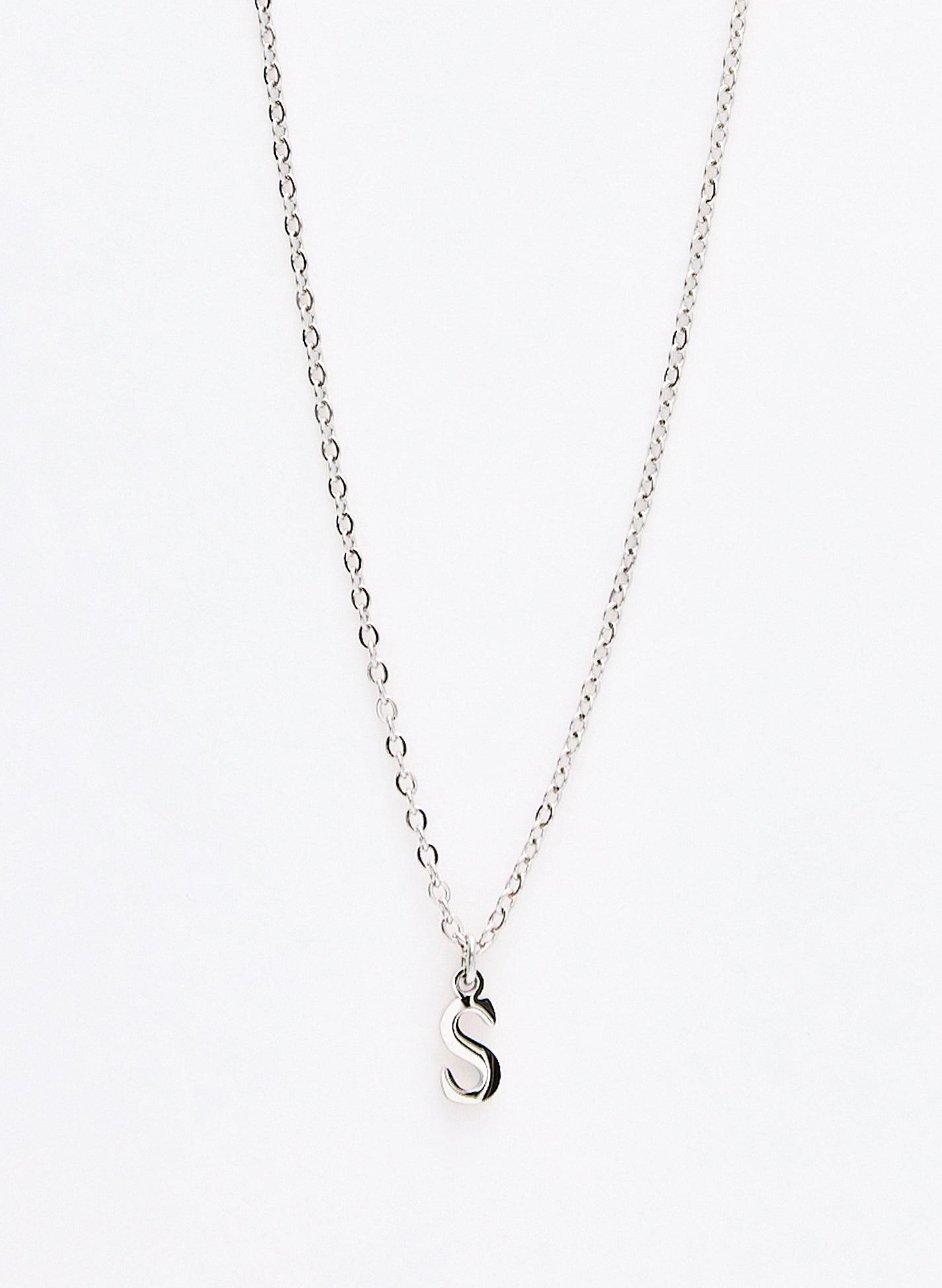 COLLAR INICIAL PLATEADO