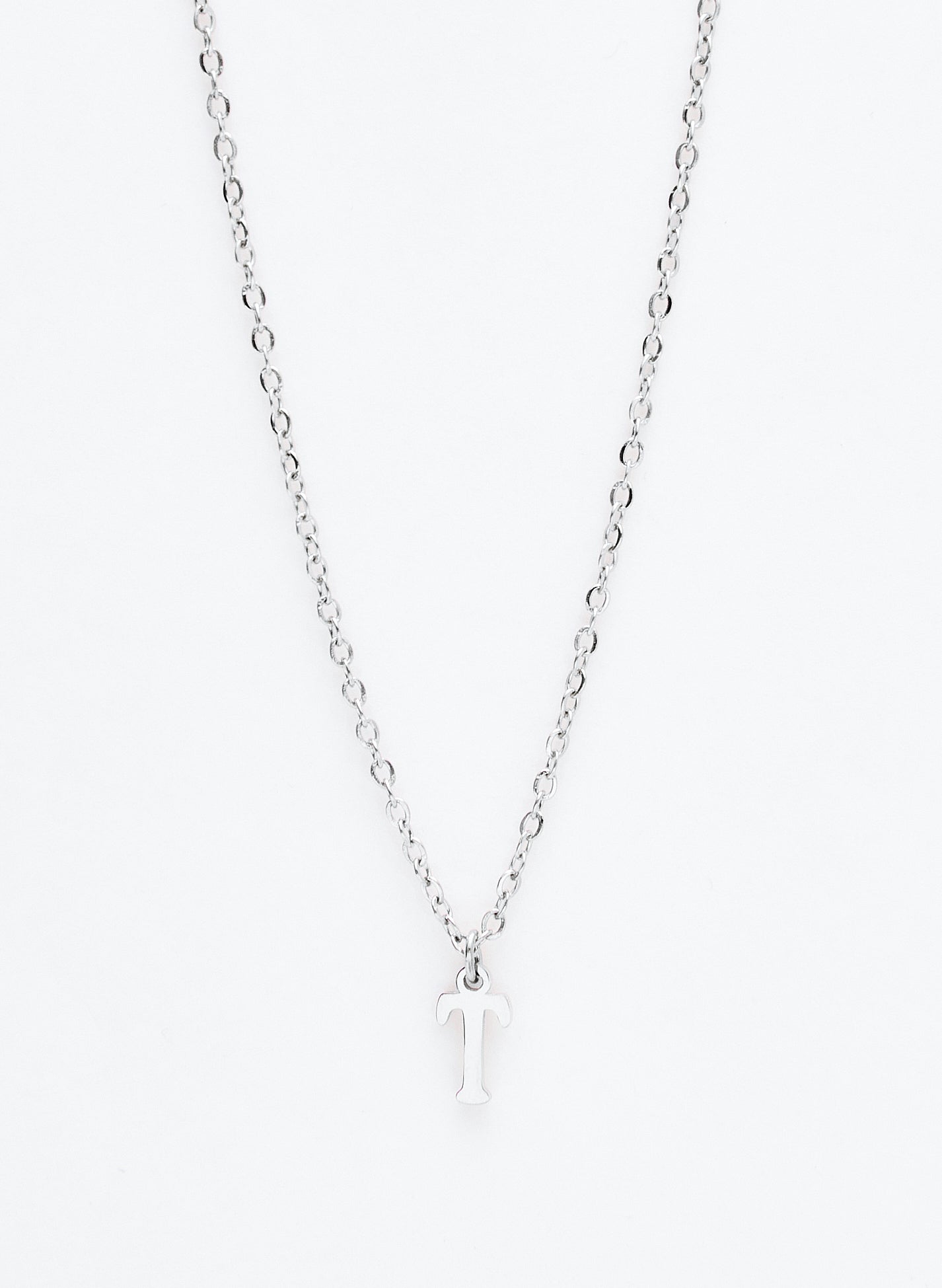 COLLAR INICIAL PLATEADO