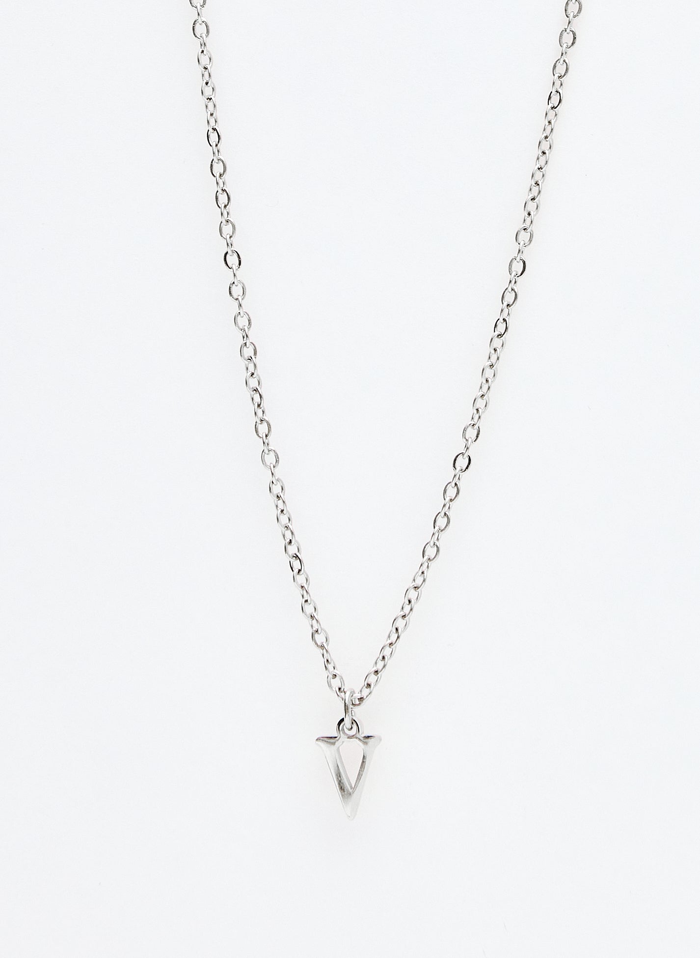 COLLAR INICIAL PLATEADO