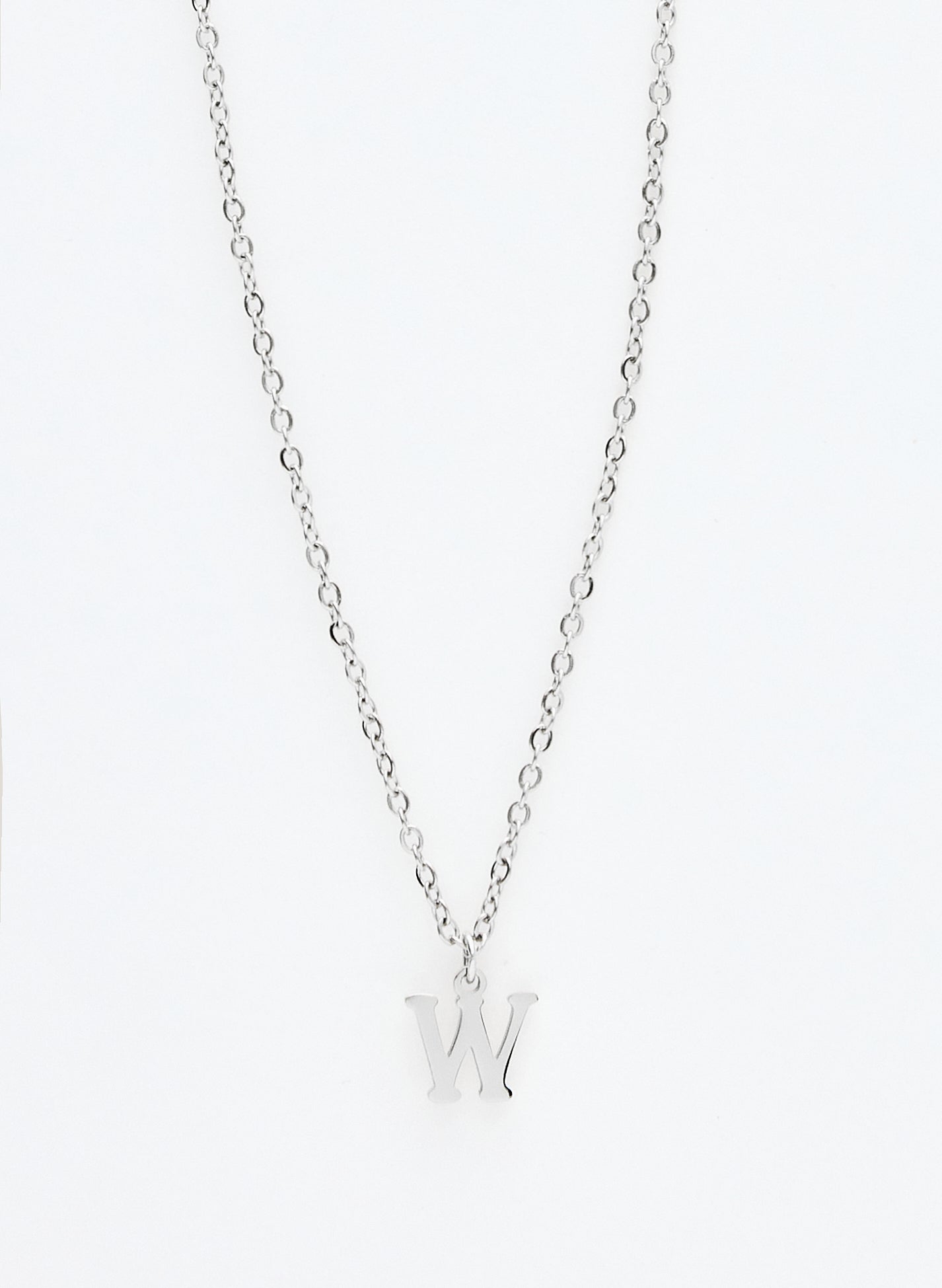 COLLAR INICIAL PLATEADO