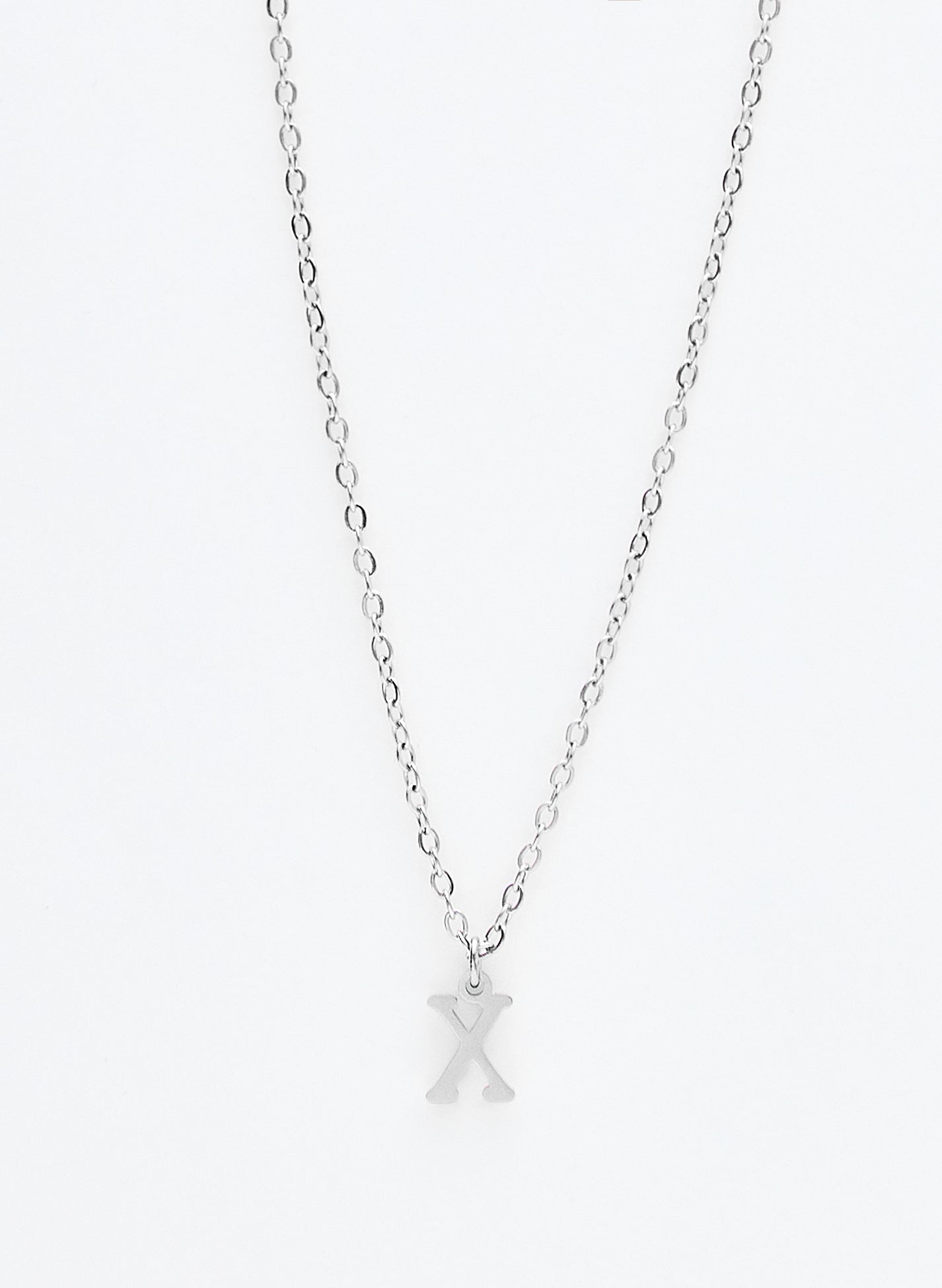 COLLAR INICIAL PLATEADO
