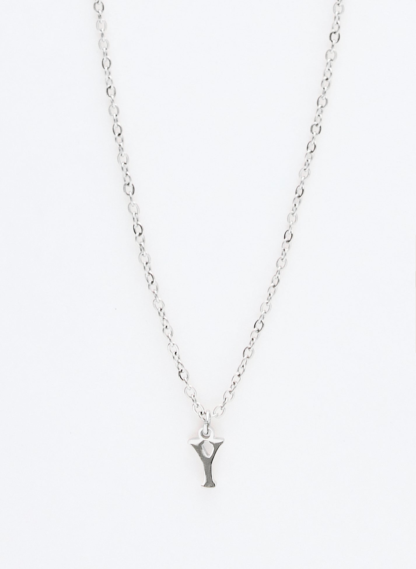 COLLAR INICIAL PLATEADO