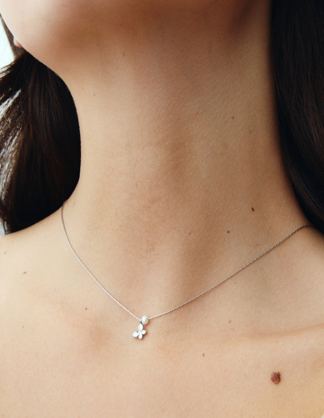 COLLAR CELESTE PLATEADO