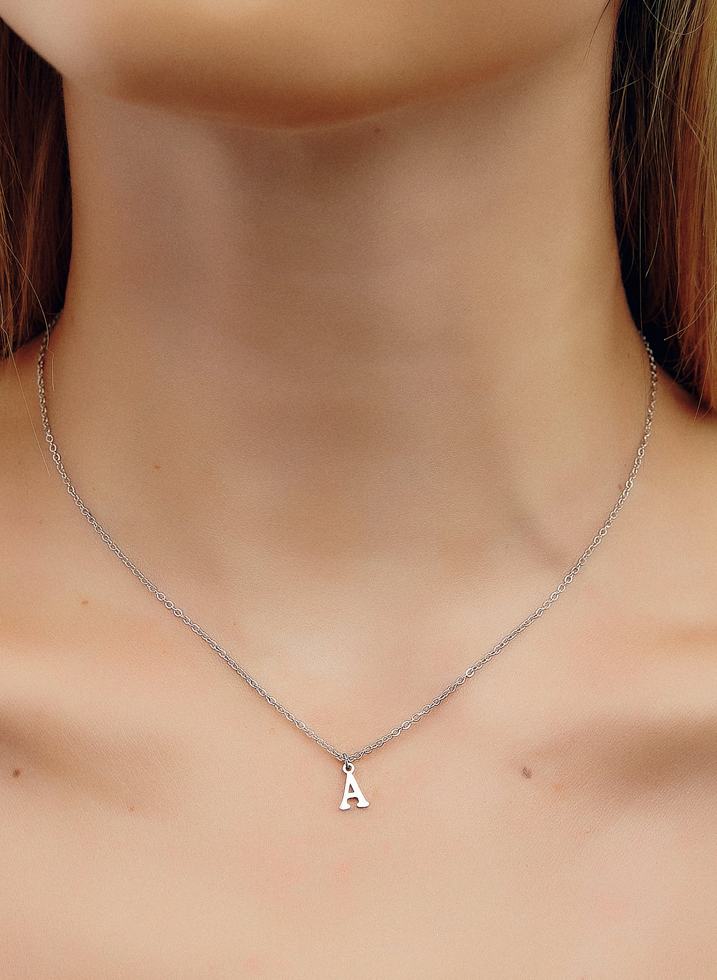 COLLAR INICIAL PLATEADO