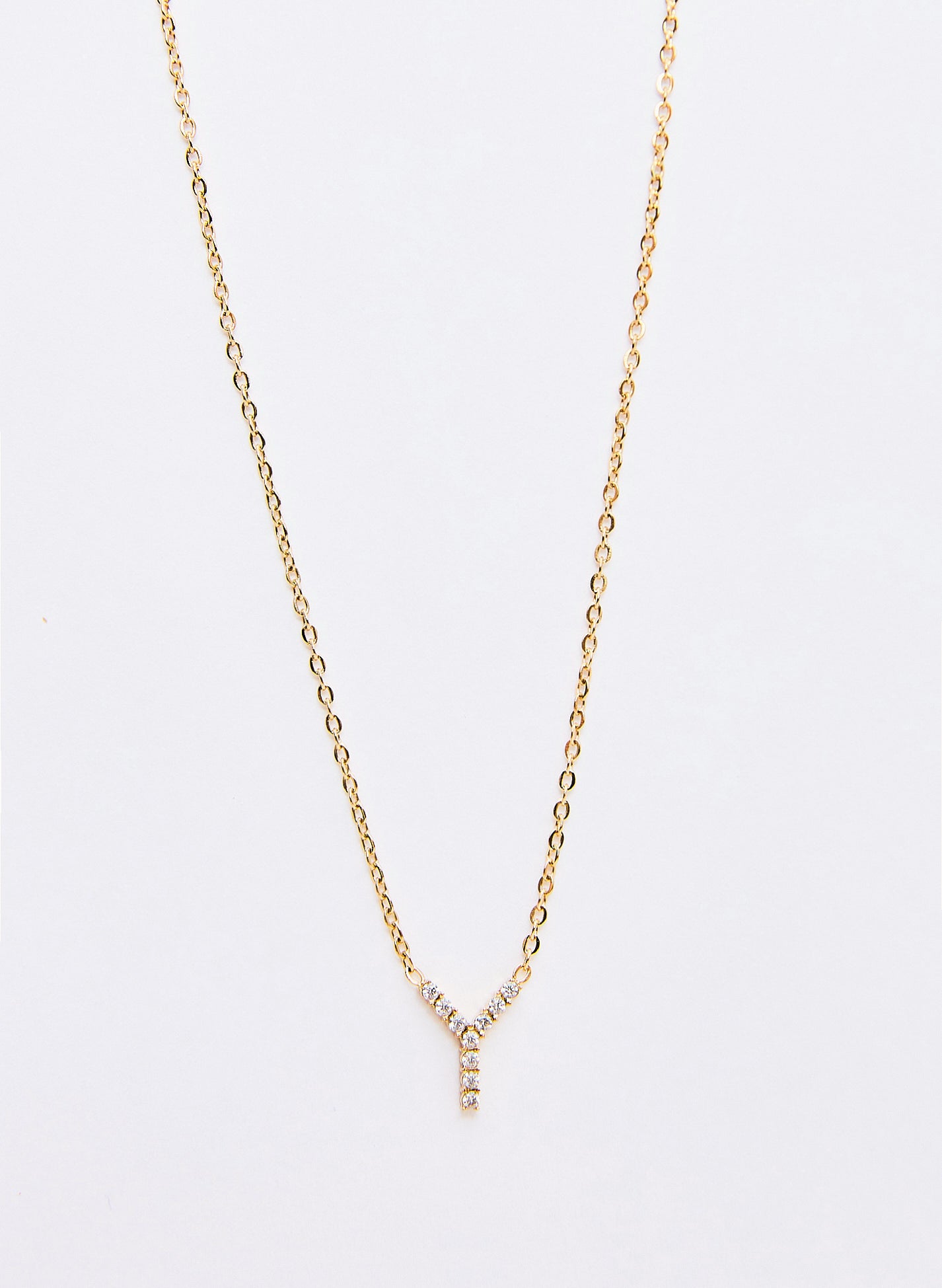 COLLAR INICIAL DORADO ABALORIOS