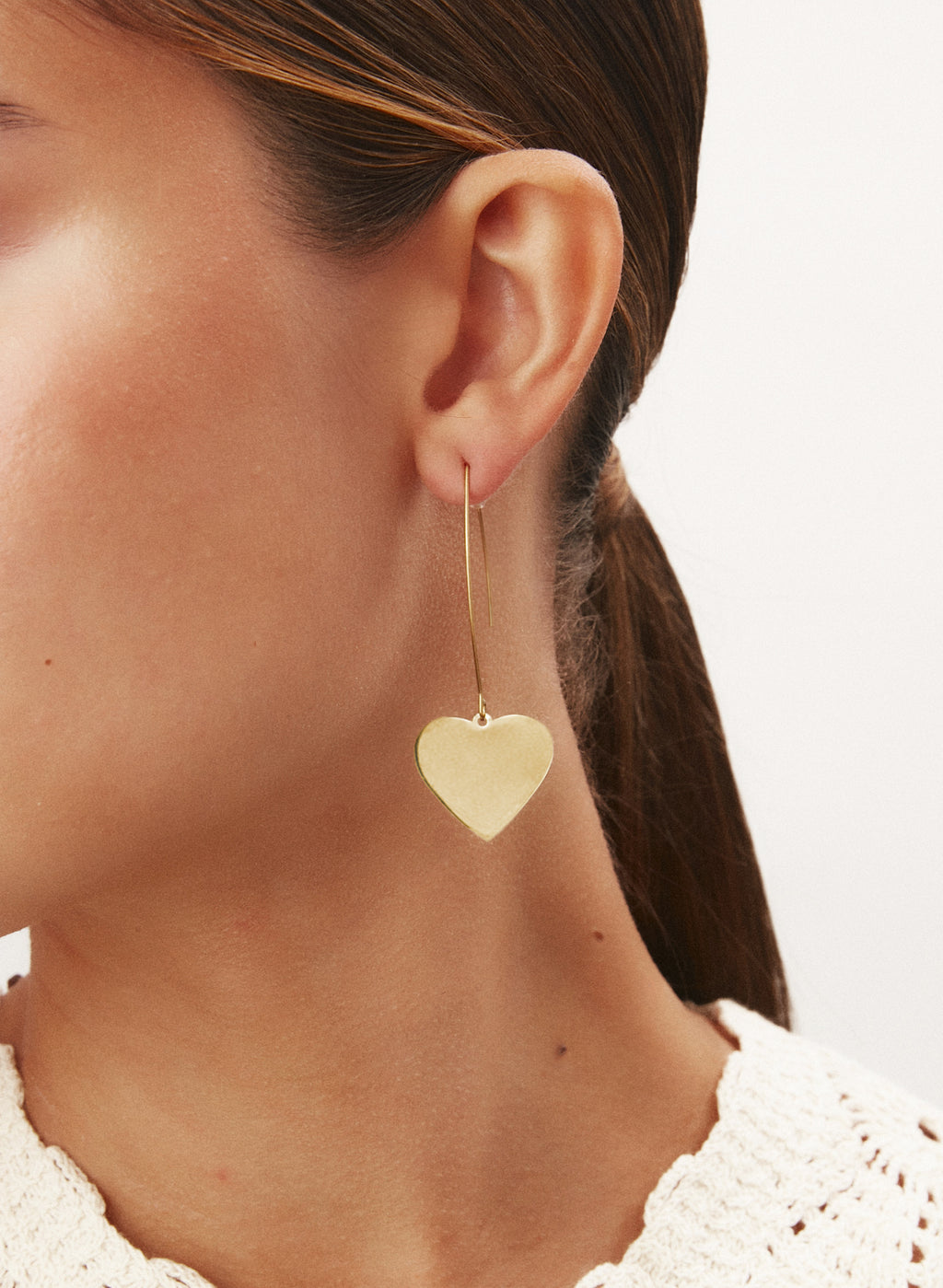 PENDIENTES DE COLGANTE CORAZÓN DORADO