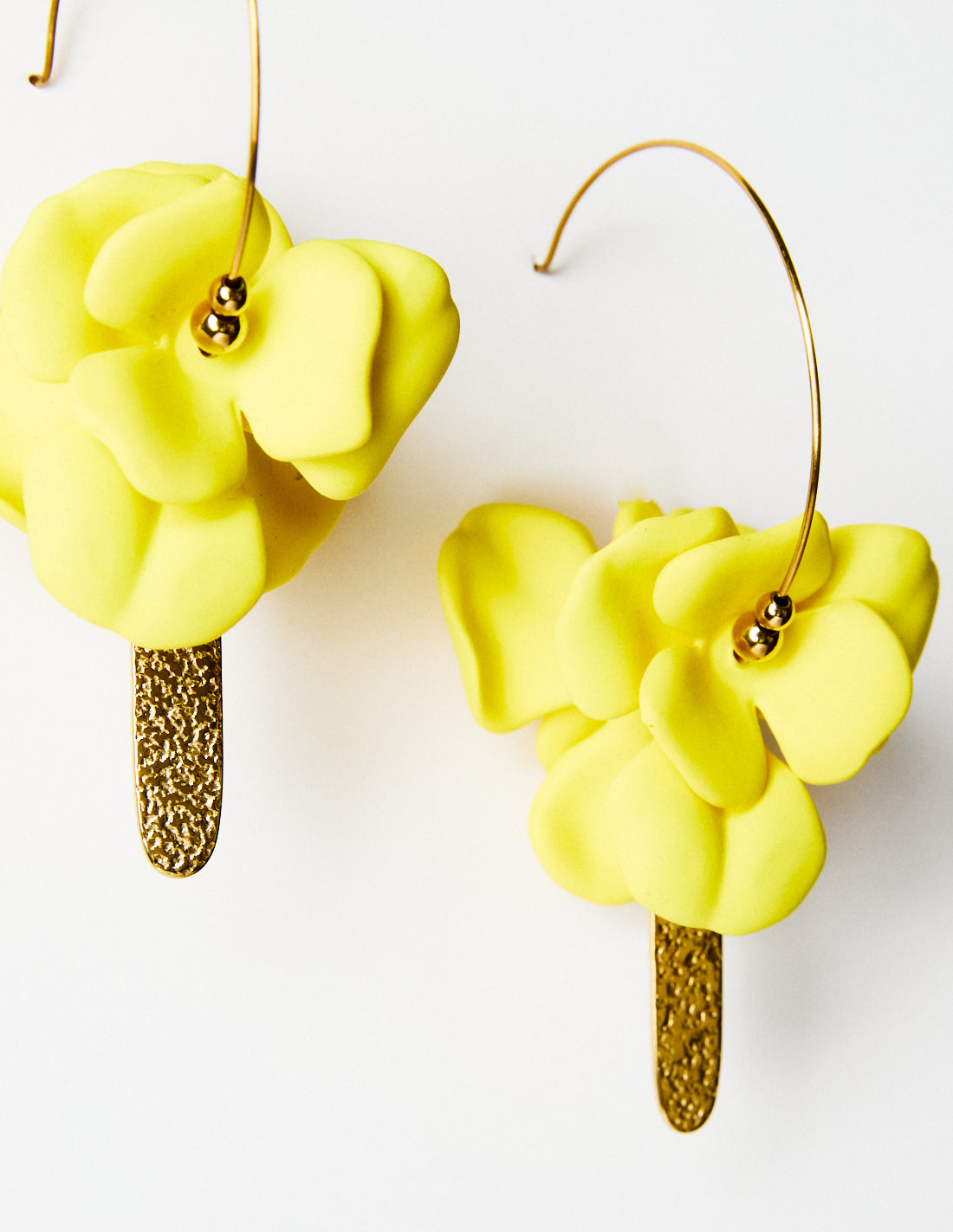 PENDIENTE SAMANTA AMARILLO