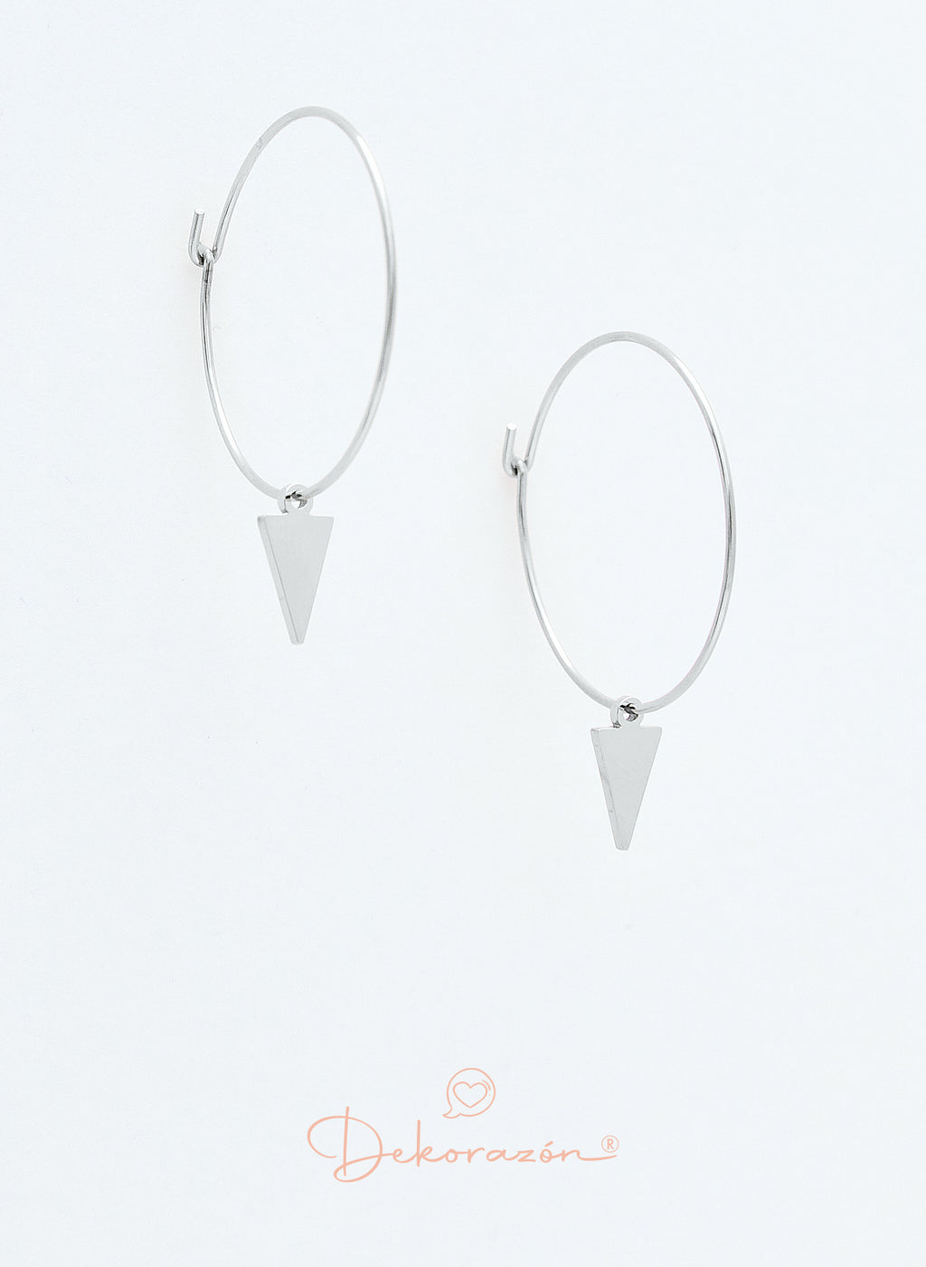 PENDIENTES ARO FINO TRIANGULO PLATEADO