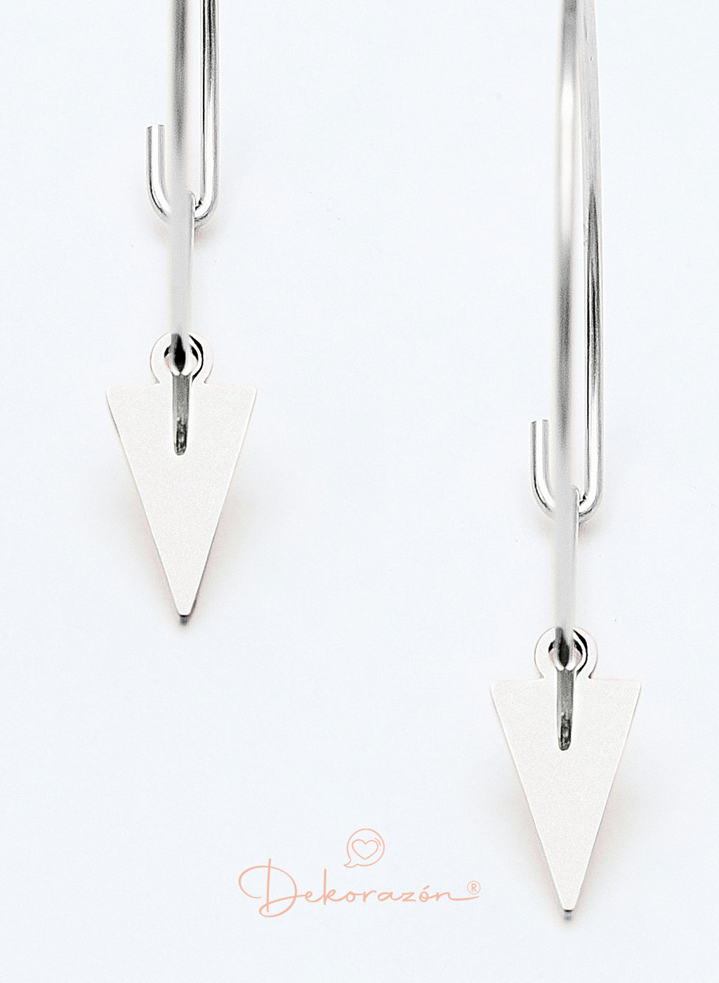 PENDIENTES ARO FINO TRIANGULO PLATEADO